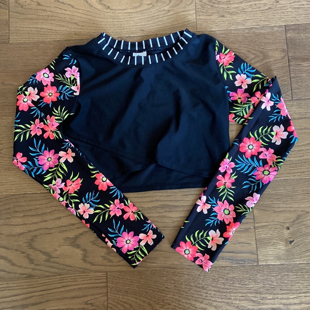 Art Class Girl’s Cropped Long Sleeve Rashguard